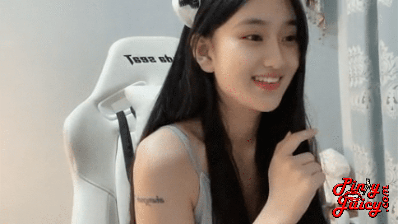 Pagkagandang Chinita Bumukaka Sa Harap Ng Camera